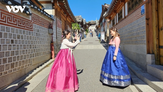 China and the RoK to loosen visa policy for Vietnamese tourists