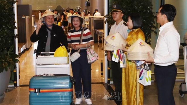 Da Nang welcomes first flight from Manila