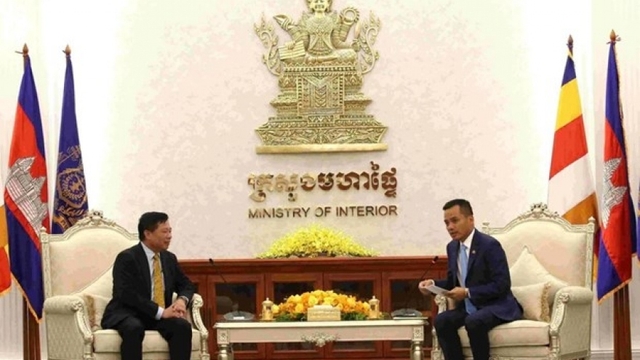 Cambodia, Vietnam pledge joint efforts to facilitate cross-border trade