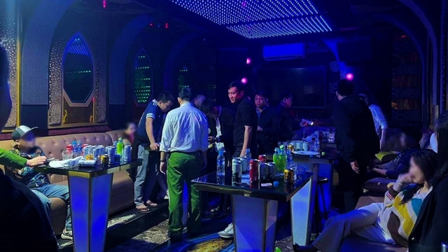 Khởi tố nhóm đối tượng mở “tiệc ma túy” trong phòng VIP karaoke