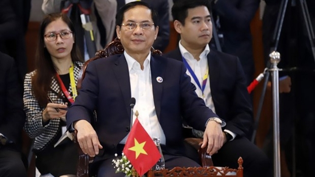 Vietnam attends ASEAN Foreign Ministers’ Retreat in Laos