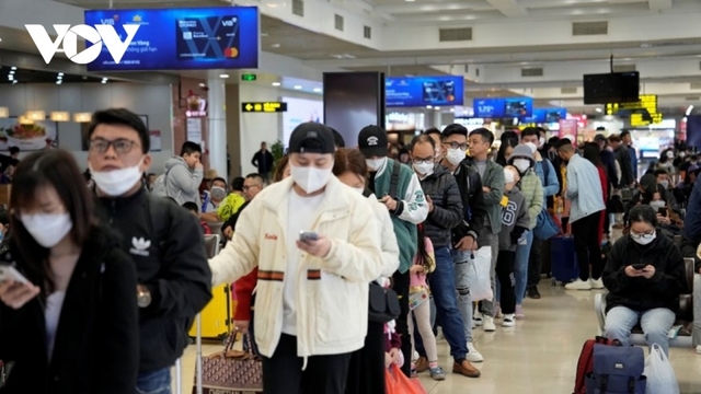 Cung không đủ cầu, giá vé máy bay Tết Nguyên đán liên tục “nhảy múa”