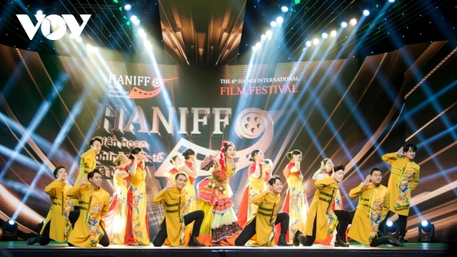 What to do to develop cultural industries in Vietnam?
