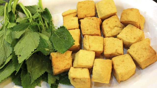 Đậu phụ nhúng qua thứ nước này khi rán sẽ giòn tan