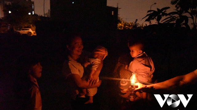 Sống leo lắt trong ánh đèn dầu ở Thủ đô