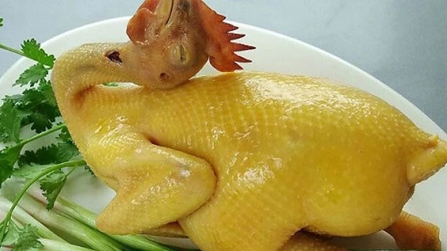 Luộc bao nhiêu phút thì gà ngon, da căng giòn?