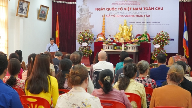 Cộng đồng người Việt Nam tại Lào dâng hương tưởng nhớ các Vua Hùng