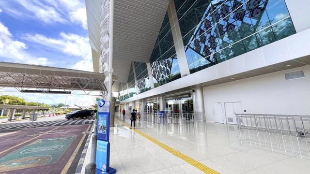 Núi lửa Indonesia tỉnh giấc, sân bay quốc tế tiếp tục đóng cửa