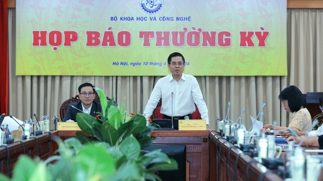 "Với trí tuệ nhân tạo, chúng ta phải đương đầu và tiếp cận"