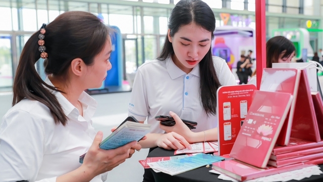 Agribank trình diễn 6 dịch vụ vượt trội tại sự kiện Chuyển đổi số ngành Ngân hàng năm 2024