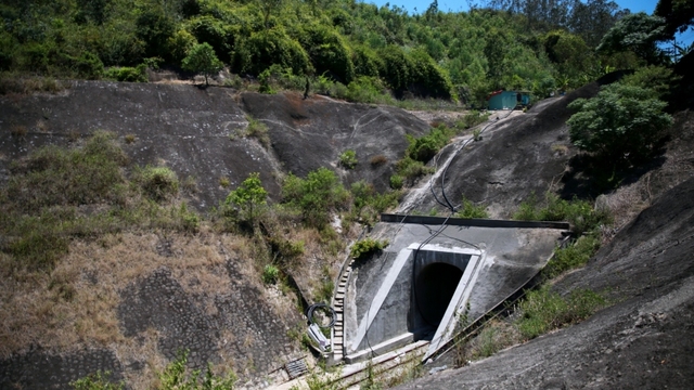 Cận cảnh đưa thiết bị hiện đại vào khắc phục sạt lở hầm đường sắt Chí Thạnh