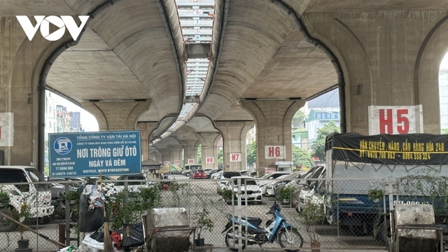 Trông xe dưới gầm cầu, nên hay không?