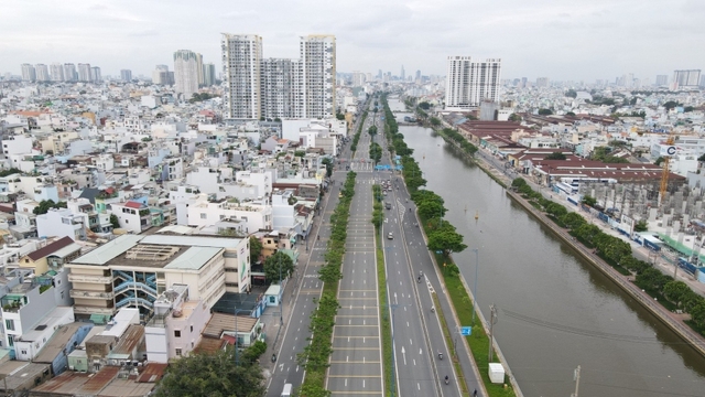 TP.HCM cải tạo, mở rộng làn xe máy trên đại lộ Võ Văn Kiệt