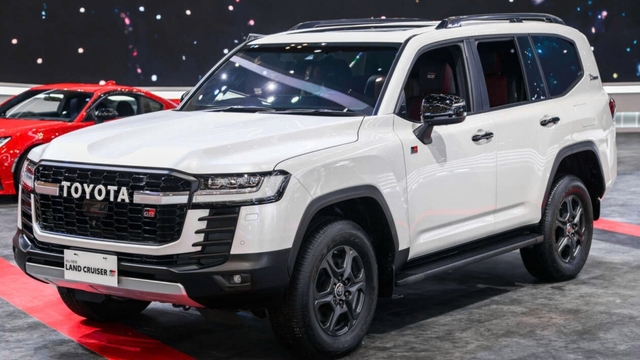 Khám phá Toyota Land Cruiser 300 GR Sport 2024 vừa xuất hiện