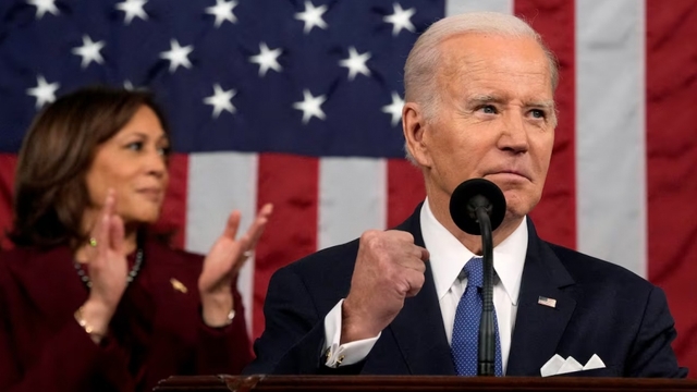 Khó khăn bủa vây, Tổng thống Biden có tìm ra lối thoát trong thế hiểm?