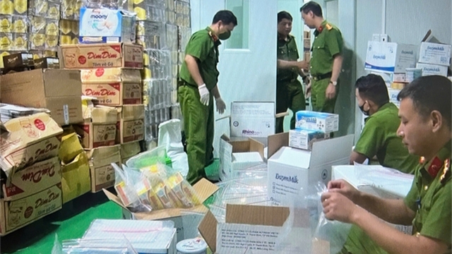 Khởi tố, bắt tạm giam một tổng giám đốc buôn bán hàng giả