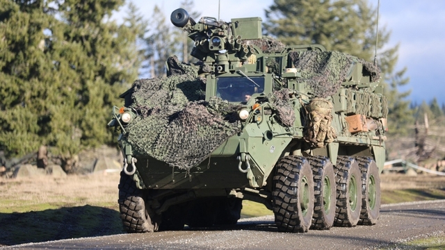 Xe chiến đấu bộ binh Stryker nổ tung khi trúng đòn tấn công của UAV Lancet