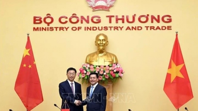 Vietnam, China strengthen economic, trade relations