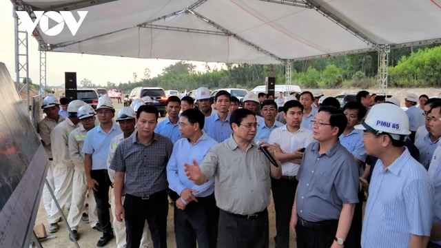 Thủ tướng yêu cầu đẩy nhanh tiến độ giải phóng mặt bằng các dự án trọng điểm