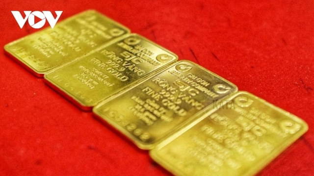 Domestic gold prices experience sudden surge despite world market fall
