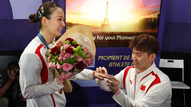 Vừa giành HCV Olympic, nữ VĐV Trung Quốc được cầu hôn bằng nhẫn kim cương