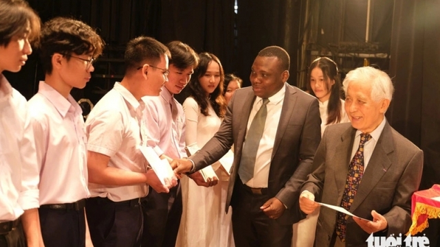 Vallet scholarships granted to more than 465 students in southern region