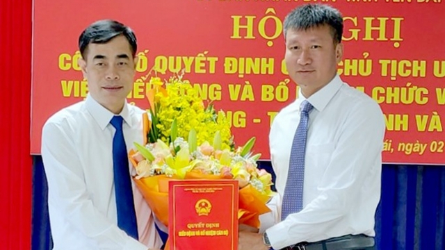 Công bố nhiều quyết định về công tác cán bộ ở Yên Bái