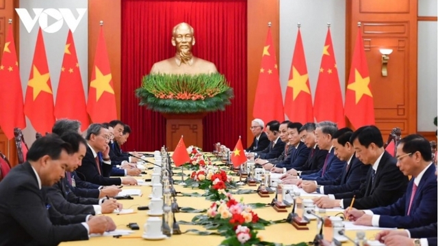 Top leader To Lam, Chinese Premier Li Qiang meets in Hanoi