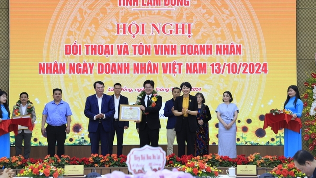 CEO 9x của Happy Day Travel vinh dự được tỉnh Lâm Đồng khen thưởng