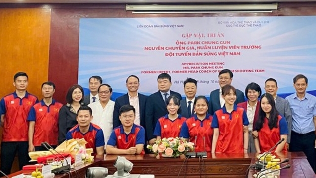 Park Chung-gun honoured for great contributions to Vietnamese shooting