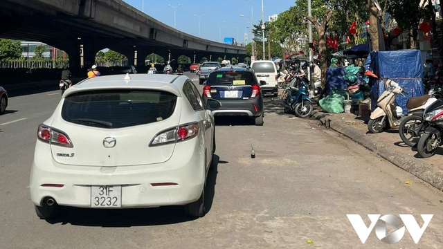 Nguy cơ tái diễn cảnh ô tô bủa vây khu chung cư Kim Văn - Kim Lũ
