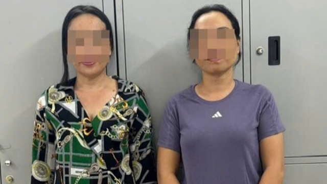 Bắt 2 phụ nữ liên quan vụ vận chuyển trái phép hơn 700 viên kim cương