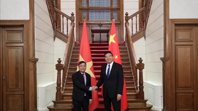 China ready to effectively implement high-level common perceptions with Vietnam