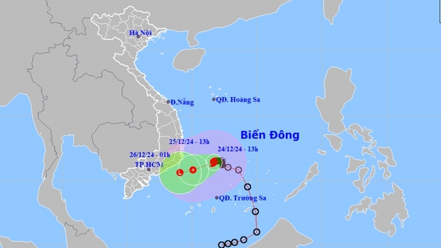 Bão số 10 mạnh cấp 8, giật cấp 10 đang di chuyển chậm ở giữa Biển Đông