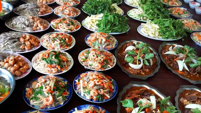 Mệt mỏi vì phải nghỉ làm để chuẩn bị hơn chục đám giỗ đằng nhà chồng mỗi năm
