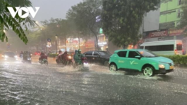 Những lưu ý khi đi xe qua đường ngập