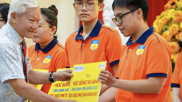 Nhiều thí sinh tìm kiếm cơ hội học bổng đại học ngay trước kỳ nghỉ Tết