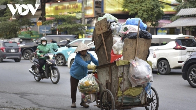 Khó xử phạt hành vi không phân loại chất thải rắn sinh hoạt theo quy định