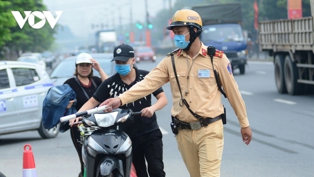 Xi nhan trái nhưng rẽ phải bị phạt bao nhiêu tiền?