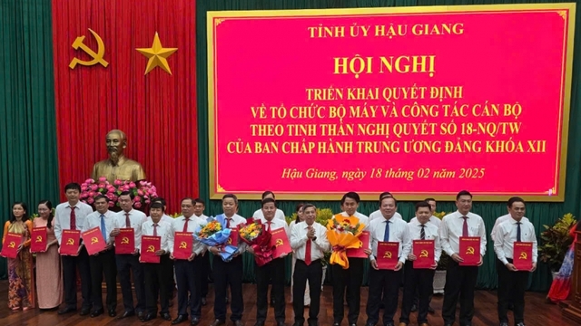 Hậu Giang công bố quyết định thành lập đảng bộ các cơ quan đảng và UBND tỉnh