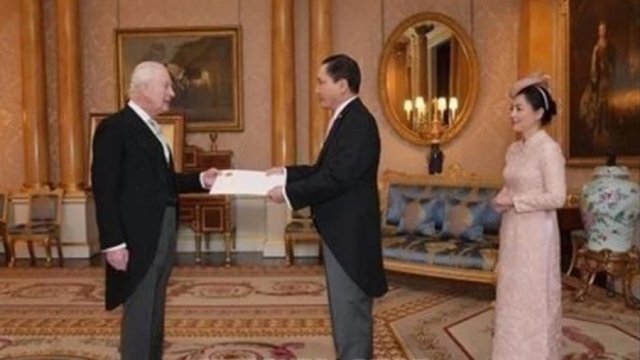 UK King affirms support for multifaceted cooperation with Vietnam