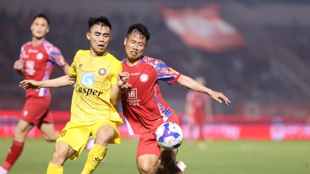 Kết quả V-League 14/2: Diễn biến khó tin, 2 HLV bị thẻ đỏ vì phản ứng trọng tài