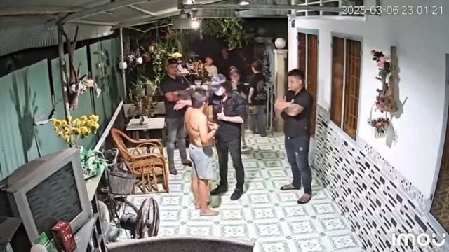 Tạm giữ nhóm người xông vào nhà dân uy hiếp đòi nợ ở Đồng Nai
