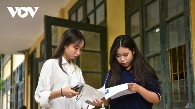 Phí giữ chỗ vào lớp 10 trường tư Hà Nội 2025, cao nhất 30 triệu đồng