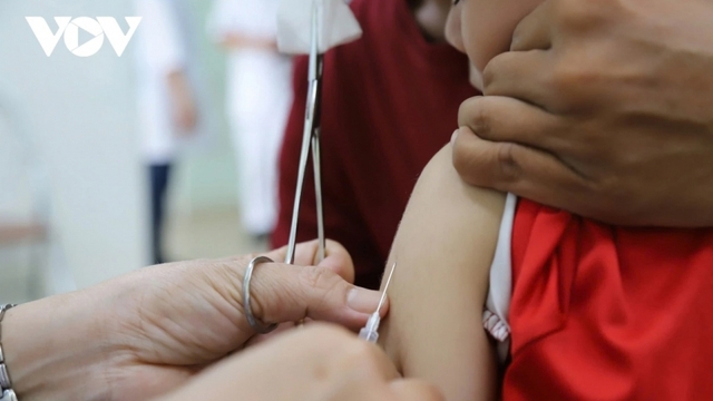 Thủ tướng chỉ đạo đẩy nhanh tiêm chủng vaccine phòng, chống bệnh sởi