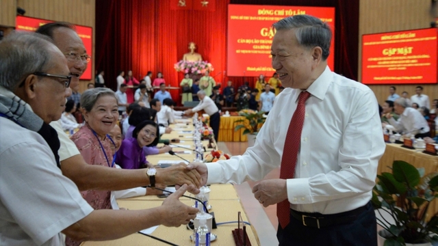 Tổng Bí thư gặp mặt cán bộ lão thành cách mạng, người có công khu vực miền Nam