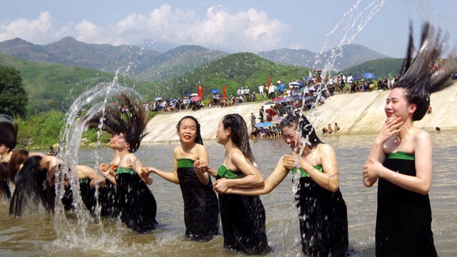 Chuẩn bị khai hội té nước Then Kin Pang lớn nhất Việt Nam tại Lai Châu