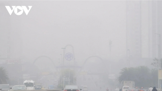 Hanoi's air quality remains at hazardous levels