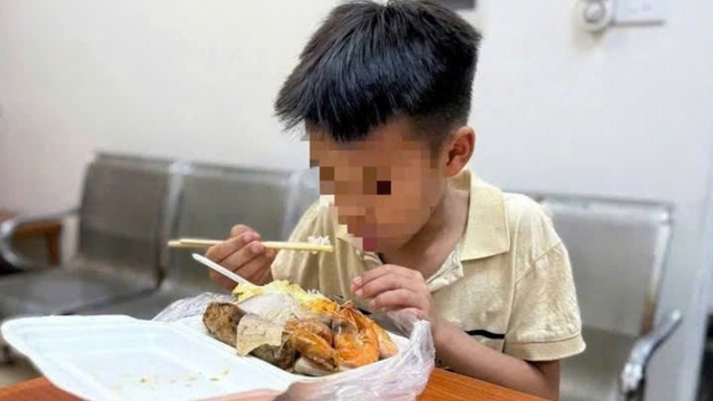 Bé trai 9 tuổi ở Hà Nội đi lạc do muốn đạp xe vào TP.HCM xem diễu binh
