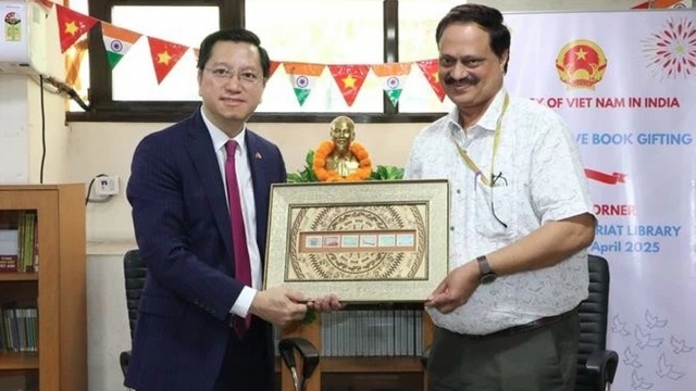 Books on Vietnam, Vietnamese people presented to Indian library